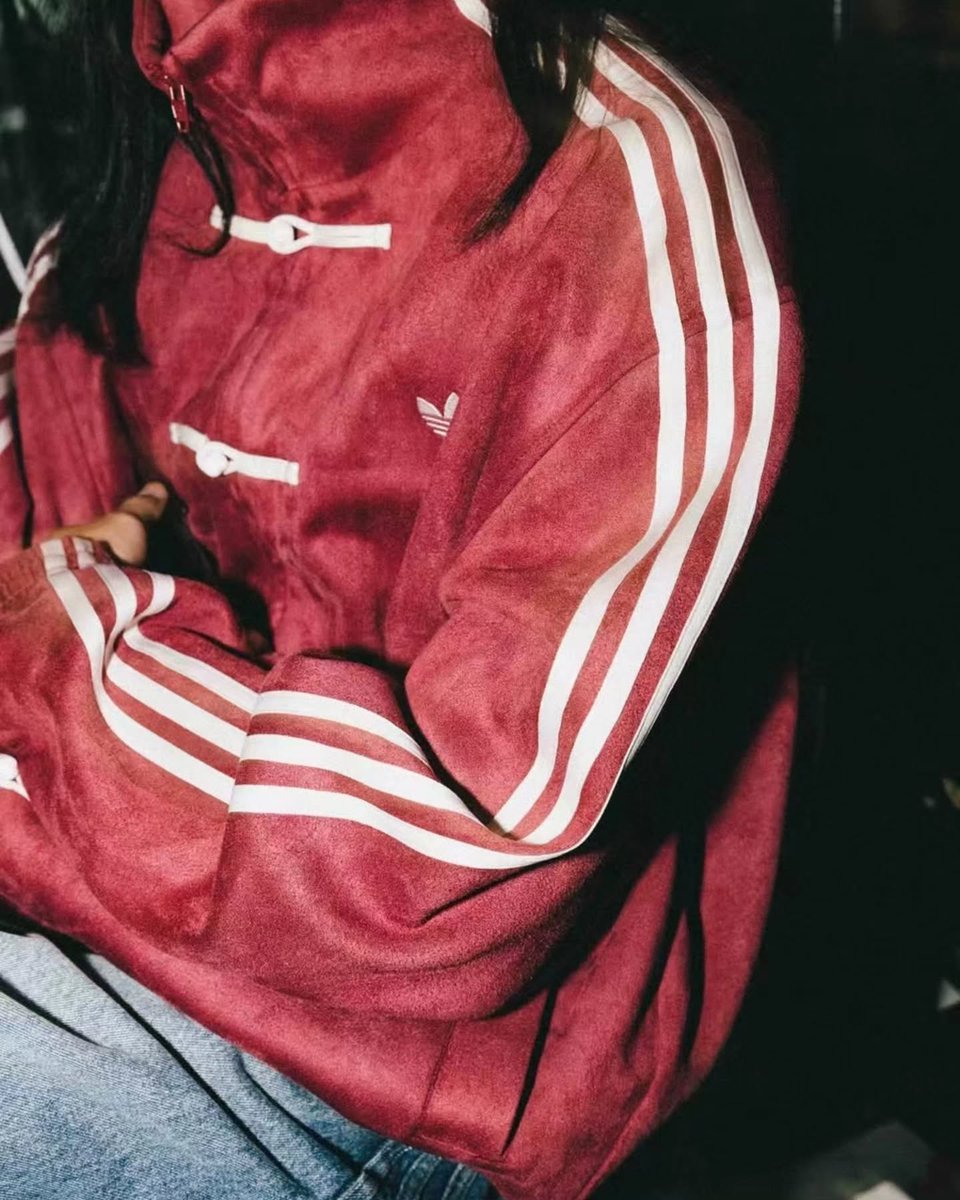 CaminoTV's tweet image. Le coloris jaune reste une exclu asie par contre les coloris vert et bordeaux seront bientôt dispos (110€)