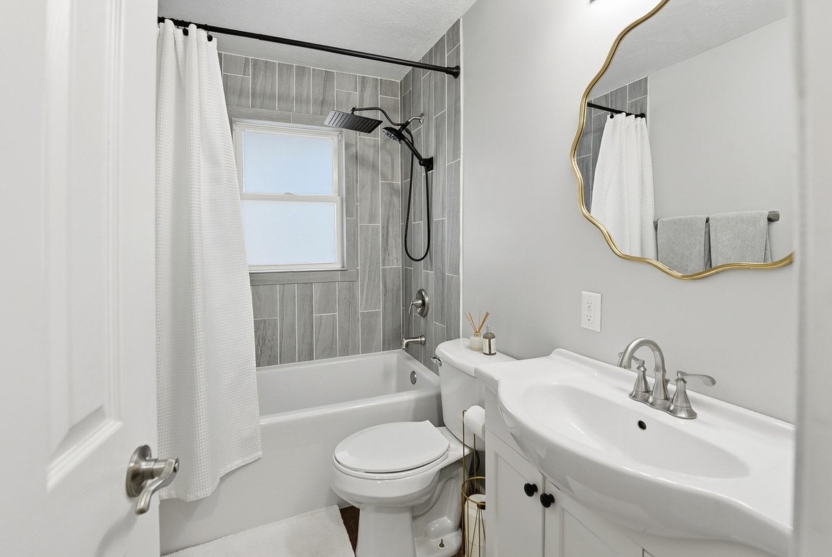 CindyKinzey's tweet photo. 918 Avenue O, Carter Lake, IA, 51510
3 bed | 2 bath 1465 Sq. Ft.
Active | 260000
https://t.co/CL6r30VKz3
Showings start Saturday 1/24/26 Move-in ready and beautifully updated, this split-entry home checks all the boxes for today's lifestyle. The main level features stylish... https://t.co/66G5i3wdCi