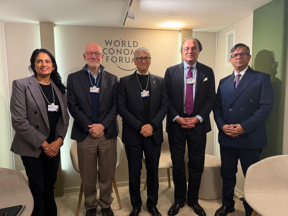Federal Minister for Finance and Revenue, Senator Muhammad Aurangzeb, met Mr. Bill Gates today in Davos on the sidelines of the World Economic Forum. The meeting focused on Pakistan’s reform agenda, public health priorities, and strengthening cooperation with the Gates Foundation