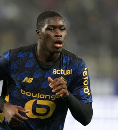 MathieuDuhamel3's tweet photo. THREAD - GÉNÉRATION 2007 : 🇫🇷

Ils ont 18-19 ans, certains frappent déjà à la porte de la Ligue 1, d'autres dominent en réserve ou dans les championnat jeunes.

(J'ai fait exprès de ne pas présenter des joueurs avec beaucoup de temps de jeu en pro)
