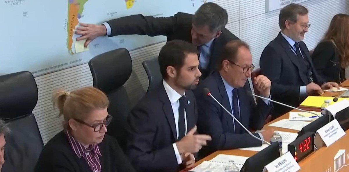 RECLAMO POR LAS MALVINAS EN EL PARLAMENTO FRANCÉS: EL EMBAJADOR PIDIÓ TAPAR UN MAPA

El embajador argentino en Francia, Ian Sielecki, interrumpió una sesión en la Asamblea Nacional francesa al exigir que se cubriera un mapa que mostraba a las Islas Malvinas como parte del Reino