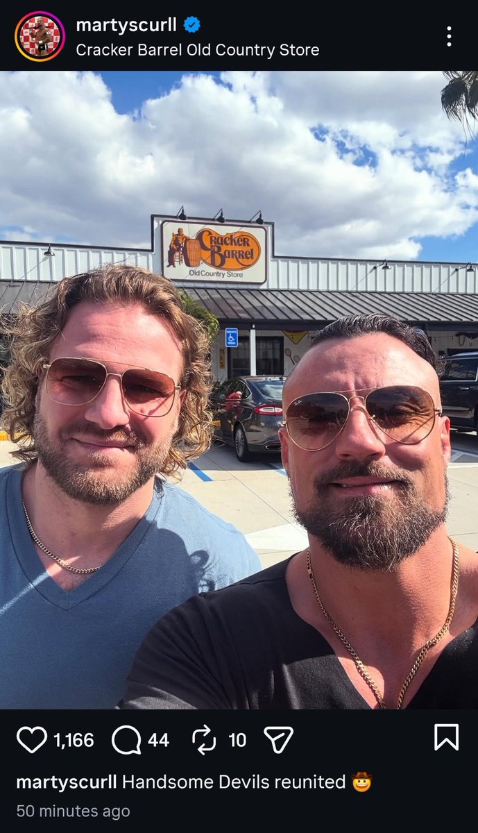 GrimsToyShow's tweet image. So lemme get this straight…..
this app is demonizing Triple H for the way Iyo hugged him but defending Hangman for hanging out with an admitted pedo? I’ve seen it all