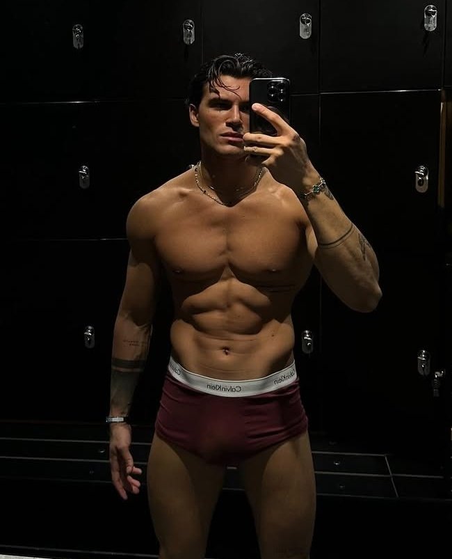 understateid's tweet image. ️️
 ️️
Lagi gak enak                            Lagi gak?
badan kamu?                            Enak badan kamu.
 ️️
 ️️