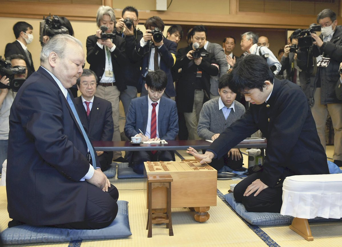 亡くなった加藤一二三さん、藤井聡太竜王のデビュー戦では「最年長・最年少対局」と話題に。「ひふみん」の愛称で親しまれ、盤上では「神武以来（このかた）の天才」と称されたレジェンドです。藤井竜王の印象に残り続けた一戦。詳報記事は読売新聞オンラインをご覧下さい↓
yomiuri.co.jp/national/20260…