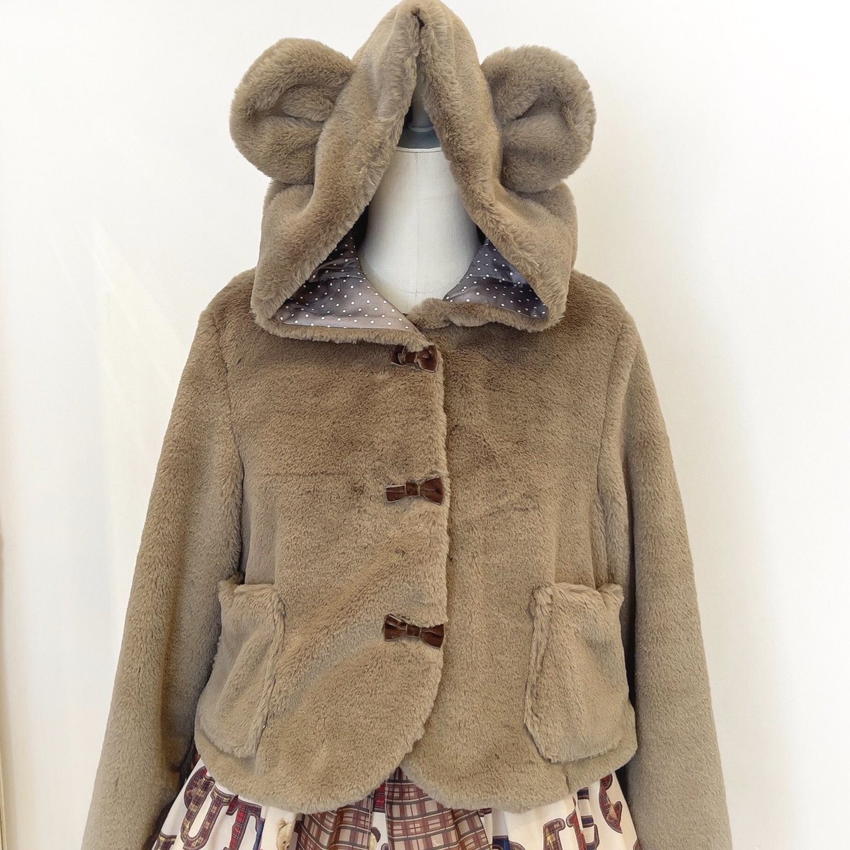 🧸サンプルセール開催中🧸

【Emily Temple cute】
♡Alphabet Bearsワンピース
サイズ：S
¥37,180(税込) → ¥22,308(税込)🌟

♡fur bearジャケット
¥43,780(税込) → ¥35,024(税込)🌟

今ならコーディネートでお買い上げ
いただけます✨
ぜひ店頭でご覧くださいませ🏡🤎