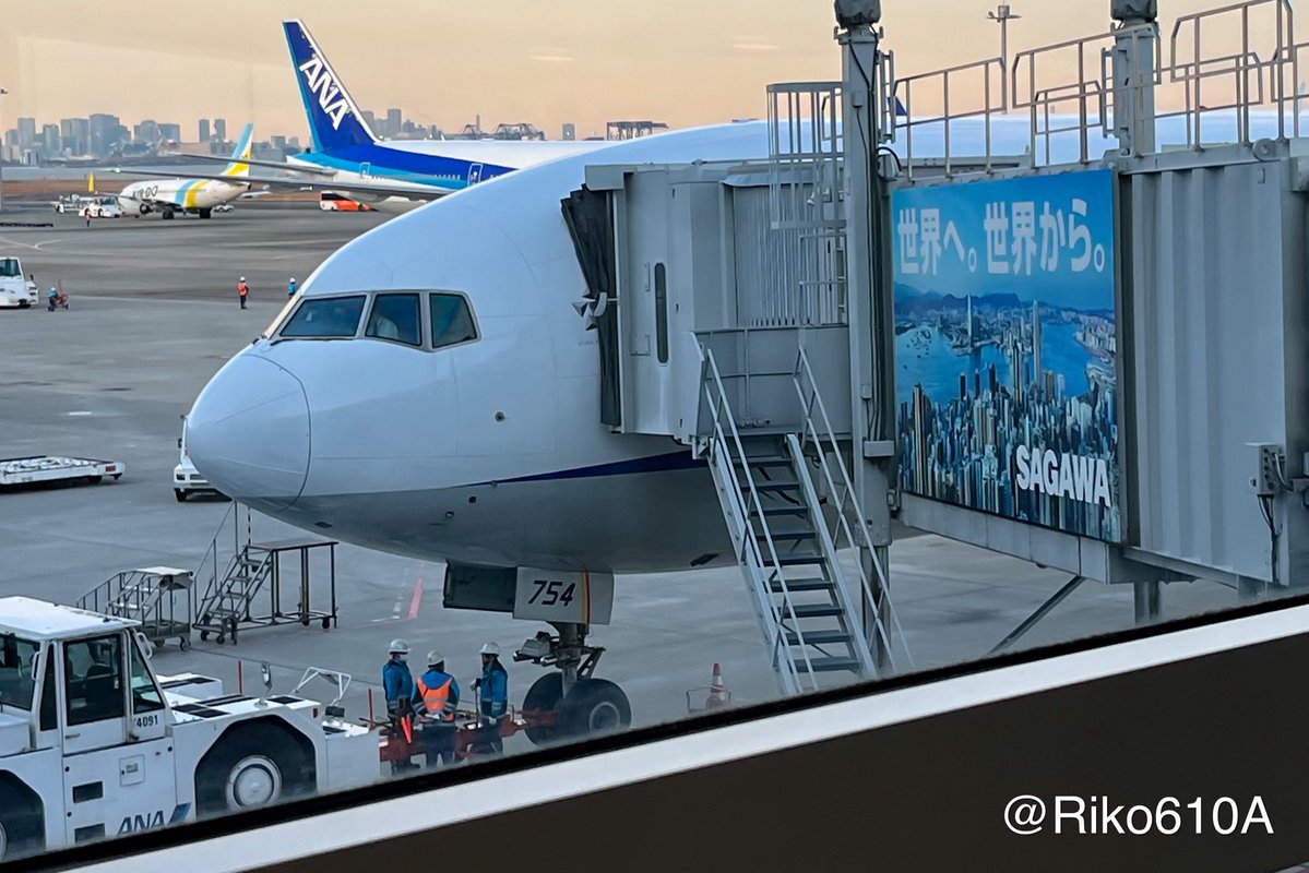 Blue751A's tweet image. 今日でJA754Aに初めて搭乗してから3年か
あの時はこれまで飛行機に乗った中で一番テンションが上がったなー