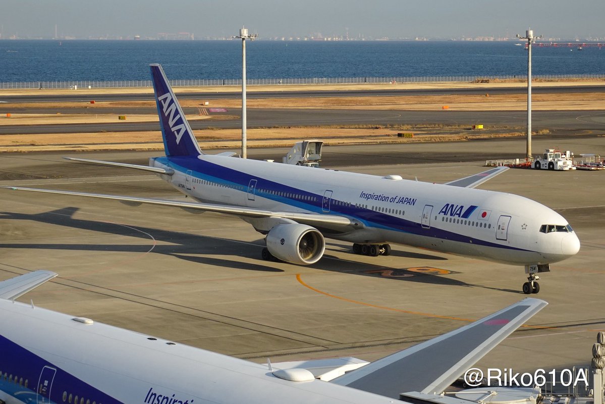 Blue751A's tweet image. 今日でJA754Aに初めて搭乗してから3年か
あの時はこれまで飛行機に乗った中で一番テンションが上がったなー