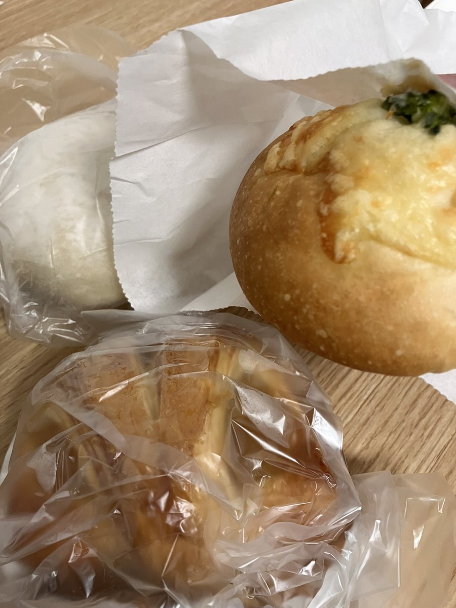 とうとう昨日から、今季の最強寒波がやって来ました😱

今日の丹波山村は最高気温が０度を下回り、一日震えが止まりません🥶

こんな時こそ嬉しいのが、
木下ベーカリーさんの『グラタンパン』！
本日より販売です👀

 #丹波山村 #グルメ