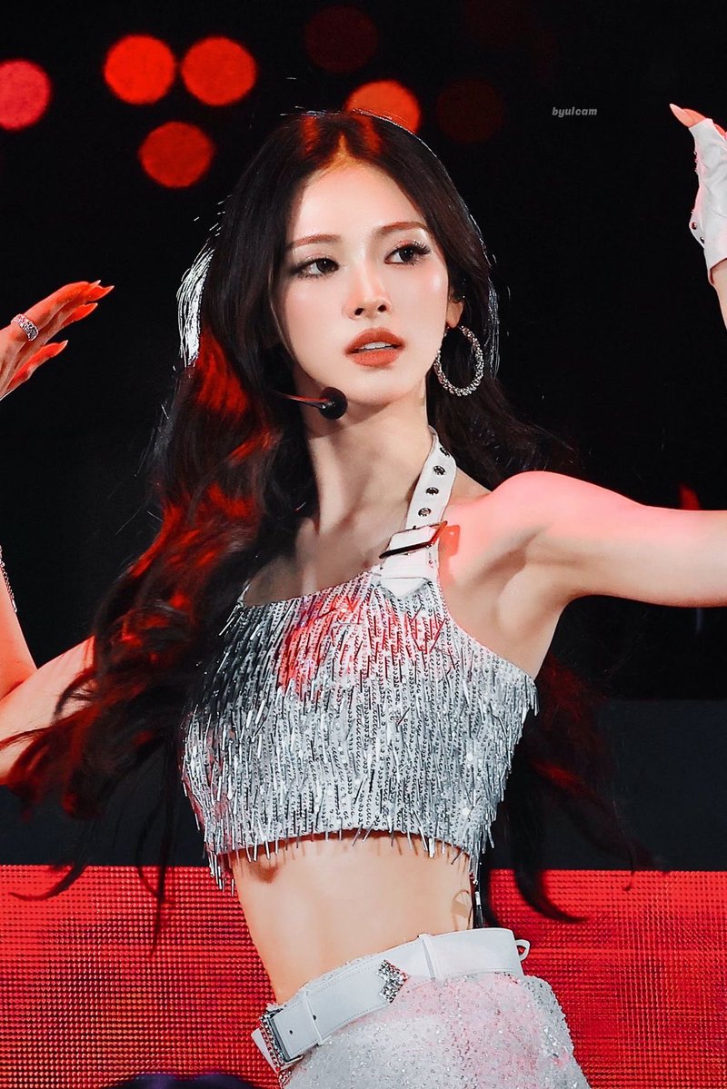 impvrites's tweet image. need my arms to look like hers immediately