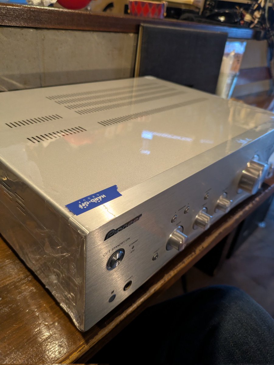 また右chの音が出なくなって結局アンプ直らず！と諦めて新しいアンプ購入
新しいのと交換する前に、待てよ、もしかしたら原因はもっと単純な事なんじゃないか？と思い実行してみたら、0.5秒で問題が直ってしまった・・・新しく買う必要なかったわけであり少し旅に出たい気分なわけです