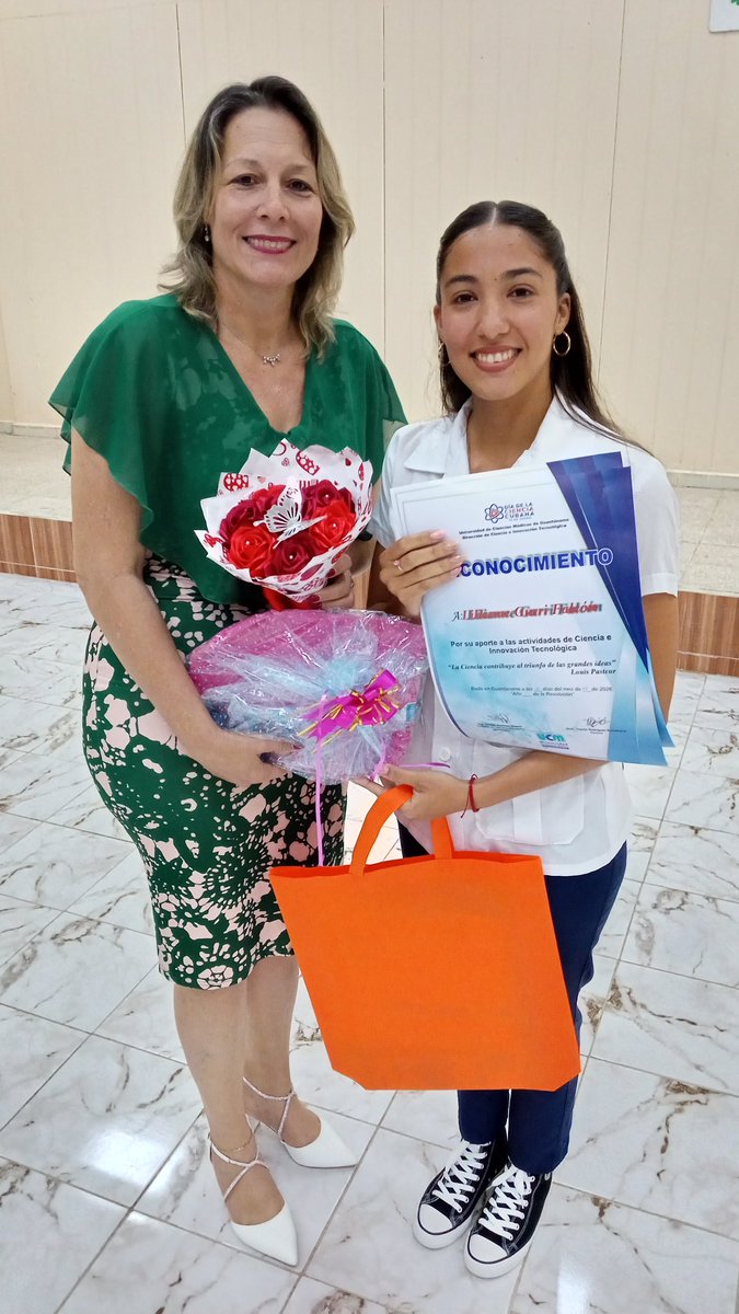 Reconocimiento Especial en la Universidad de Ciencias Médicas de #Guantanamo a la estudiante Lilianne Gurri Falcon, quien obtuvo el Premio Citma Provincial 2025. #CienciaCubana #SomosUcmgtmo #JuntosPodemosMas
