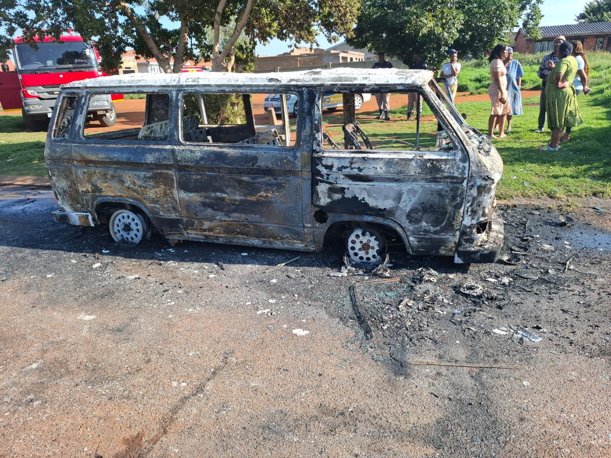 Abramjee's tweet image. Scholar transport up in flames, pupils survived.

Two pupils and their driver survived after the kombi they were traveling in, caught alight this morning  in Vosloorus. 

City of Ekurhuleni  Disaster and Emergency Management Services (DEMS) firefighters received a well alight…