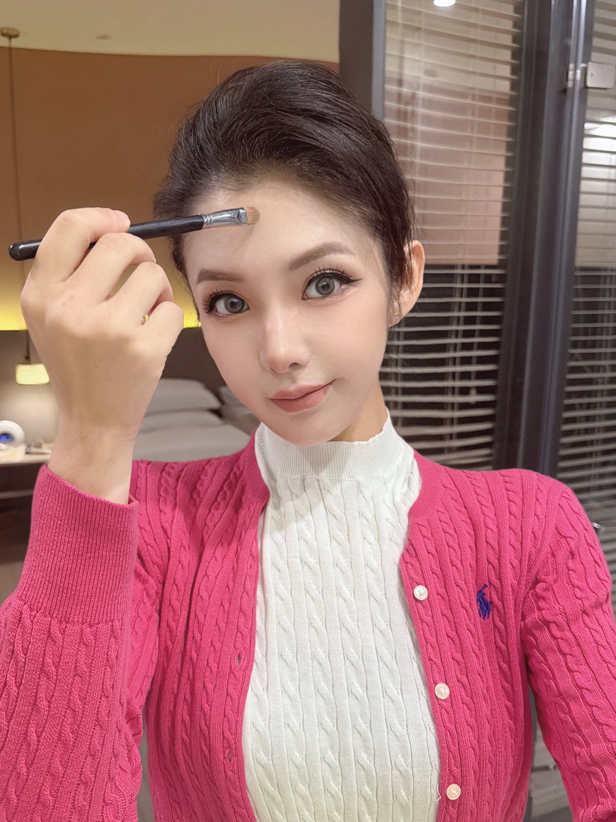 WEEX | Gigi tweet media