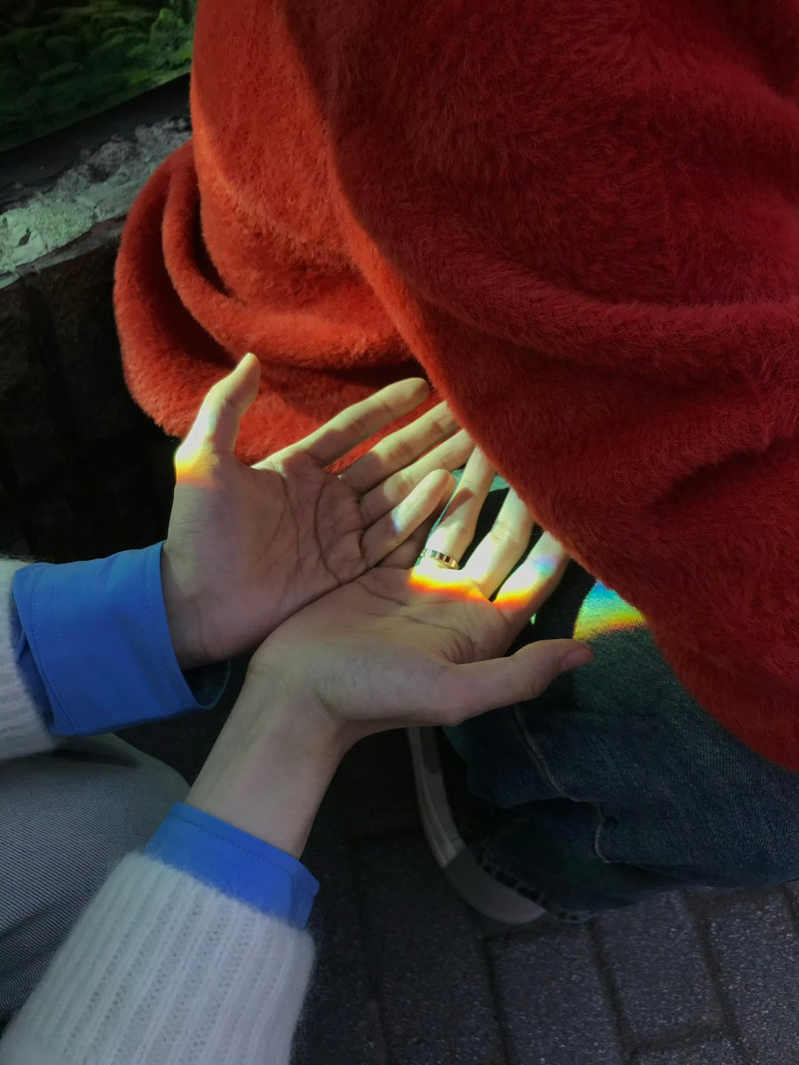 dibabqi's tweet image. ดาราแอบคบกันมันลงแบบนี้ทุกคนเลยปะ เห็นแค่มือเธอขา ลงรูปพร้อมกัน ลงแต่ภาพเดี่ยวตัวเอง สเต็ปพี่เมะพี่เคะมันเริ่ดไปปะ