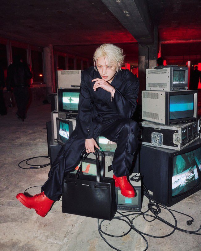 1024updates's tweet image. [📷] Mingi for Christian Louboutin 

#MINGI #민기 #ChristianLouboutin
@ATEEZofficial @LouboutinWorld