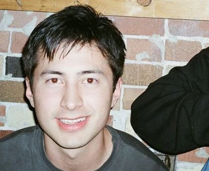 hudscentric's tweet image. hudson williams as a 90s filo romcom heartthrob