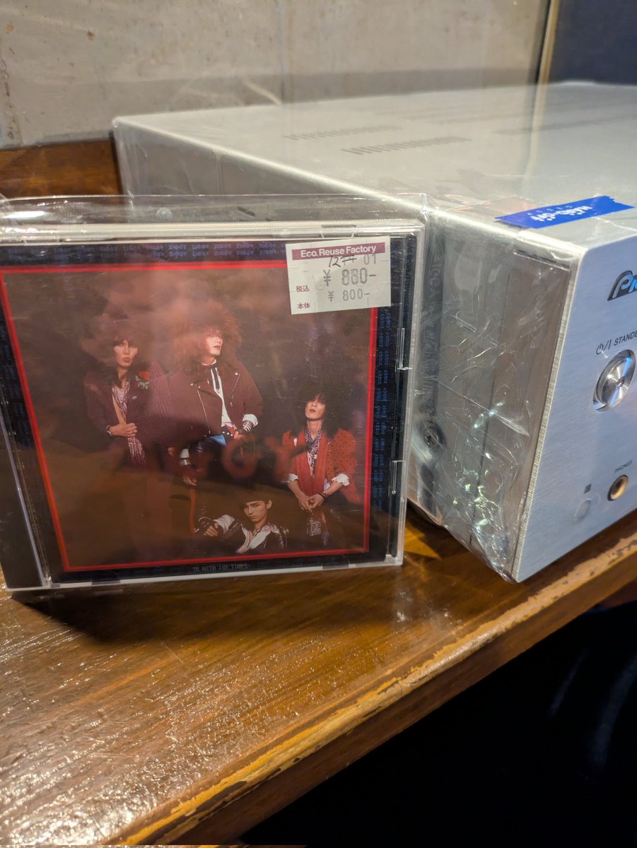 なんだこの店はジギーも入ってないのか！という、お客様からのテレパシーを昨年は頻繁に感じたので
アンプ買うついでにと言ってはなんですが
ジギー始めました