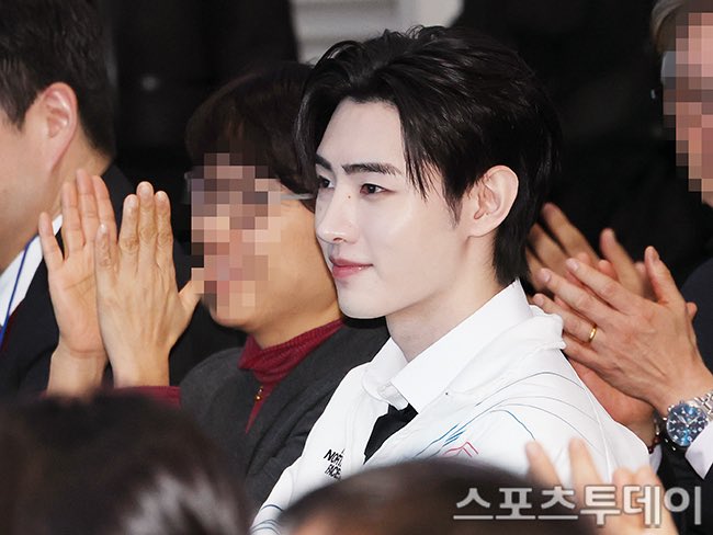 피부톤 사람아니야