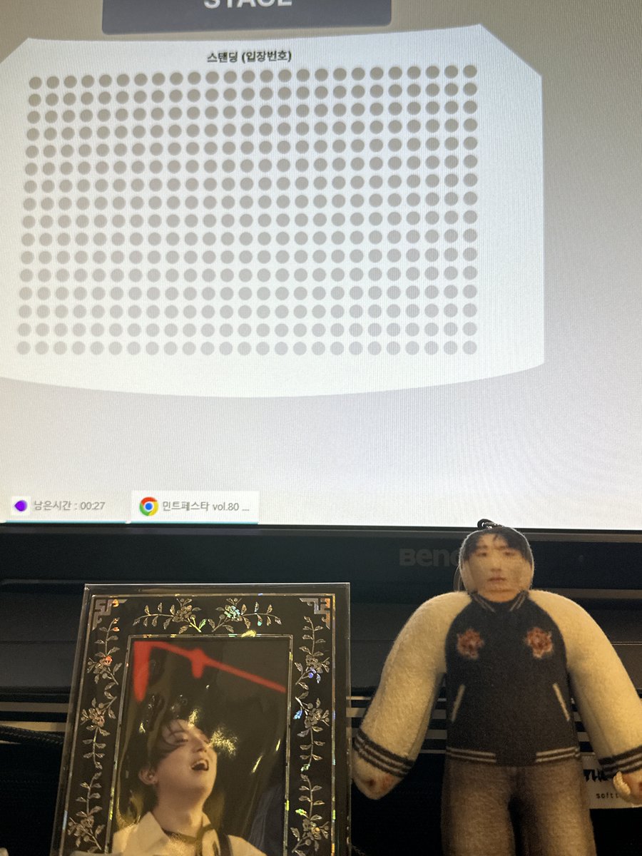 내가 피씨방에 가져간 것
폰 아이패드 포카(부적) 인형(부적)

그리고 얻은 것
매진된예매창 허기 분노