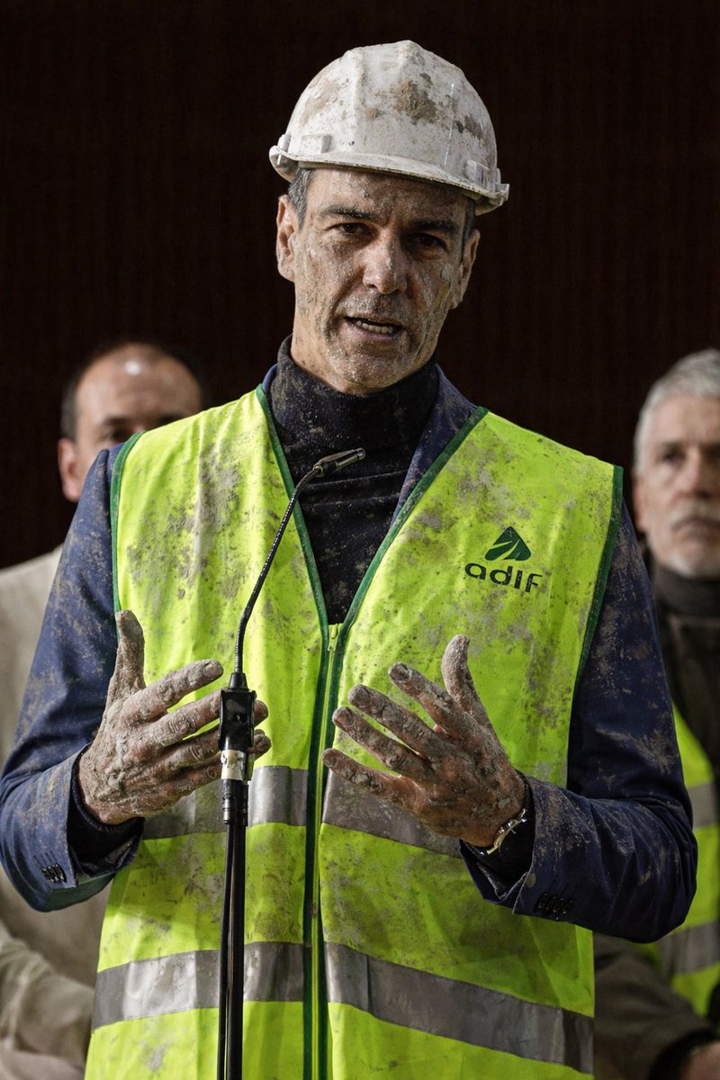 silbato_18's tweet photo. @AntnMartnLpez1 @sanchezcastejon Esta vez ha ido pronto a Adamuz porque cuando se esclarezcan los culpables ya no podrá ir. 
#elgalgodepaiporta https://t.co/dTaHHO7mhT