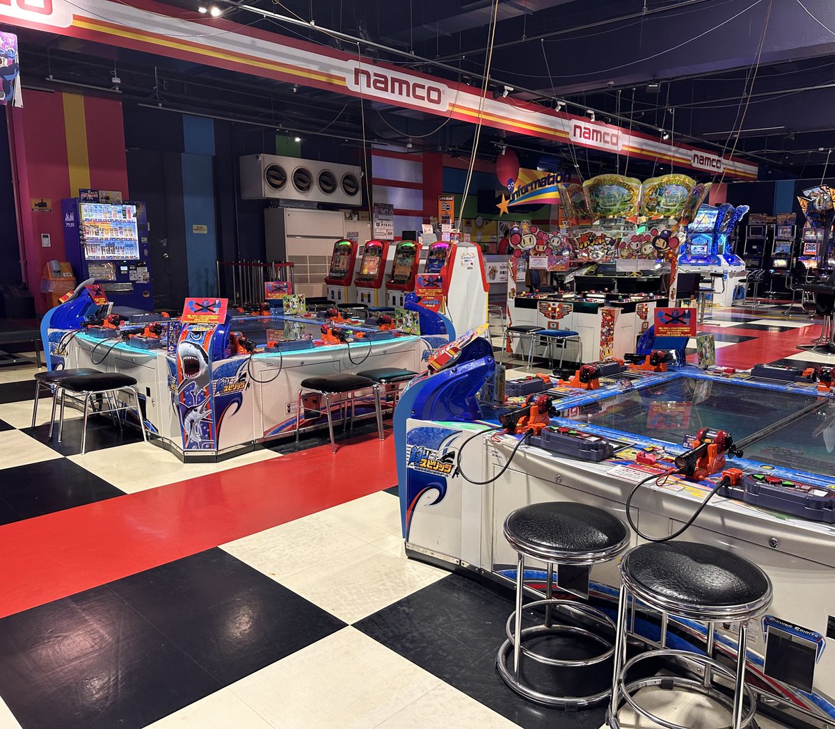 namco王子サンスクエア店

駅前のビルなのに大型機もあって意外と広い店内

アクセス良くてアニマとカラコはオンラインだけどメダルは高い