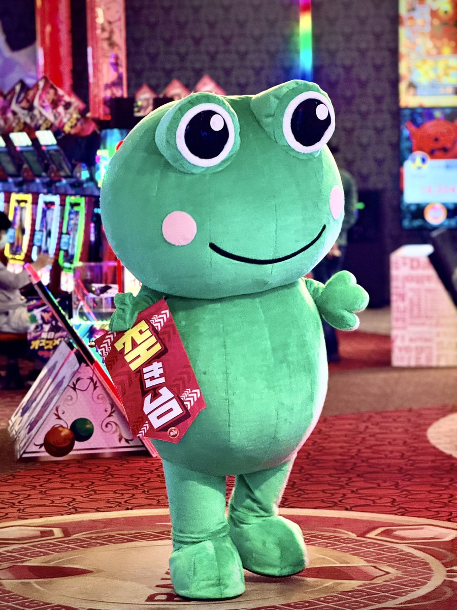 謎すぎて三度見した光景2選】 ①パチ屋を歩くカエル ②REG66回ペースの