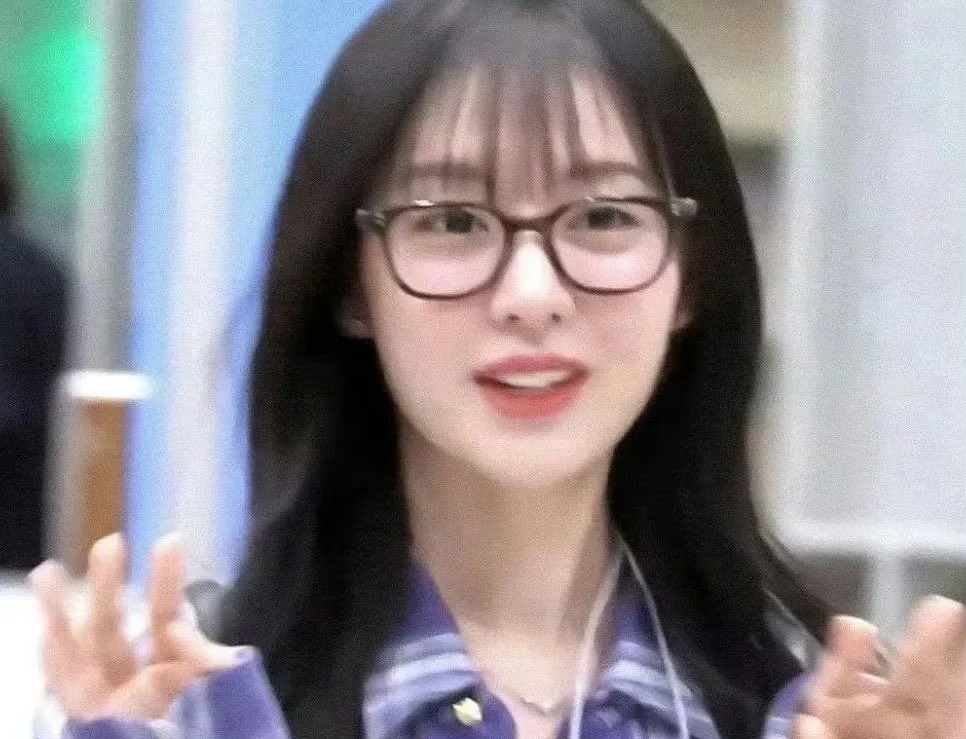 qnwkehlrlAZA's tweet image. 계정초부터 하고 싶었던건데 여자들의 여자 취향 공유 플로우 만들고싶엇습니다
인용으로 공유해주실분(사진plz)

(본심: 사실 제여자들 그냥 소개하고 싶었어요)

저 정말 토끼상 강아지상 여자들 사랑하고요 
토끼상 대표적으로 🐰김지원 김유정 수지 정소민🐰

저 정말 이 여자들의 드라마 싹다…