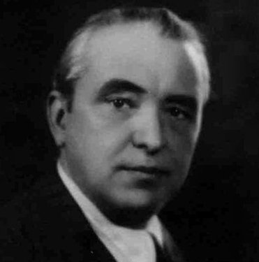 AquilaLibraria's tweet photo. La rivoluzione in corso è, come di ragione, una rivoluzione dello spirito: vale a dire un radicale mutamento dal punto di vista dal quale l'uomo si mette di fronte alla realtà.
[...] Il motto fascista «credere, obbedire, combattere» afferma i valori fondamentali della fede, https://t.co/oUoO3I5RRA