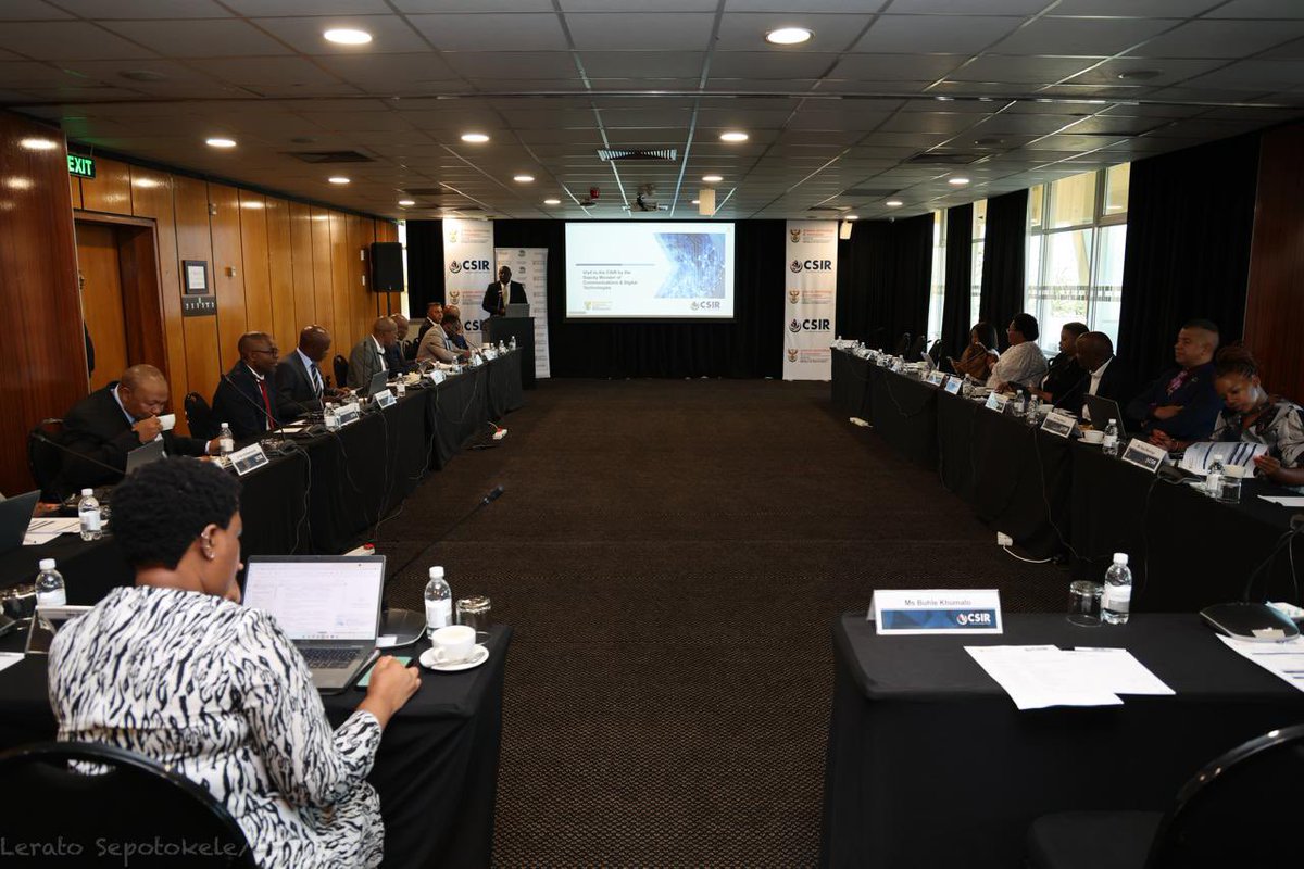 CommsZA's tweet image. Today, the Deputy Minister of @CommsZA, Hon. @MondliGungubel_ is visiting the @CSIR in Pretoria to strengthen partnerships driving innovation, research and digital transformation.