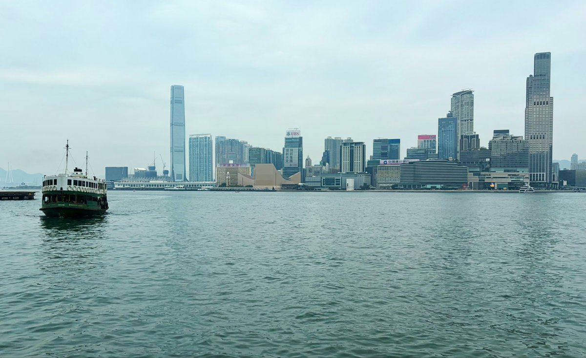 OntheRoadAJ's tweet image. Four staples for every trip to #HongKong

👀 Kowloon skyline from Hong Kong 
👀 Hong Kong skyline from Kowloon
🍽️ Warm custard tarts for breakfast 
🥢 Tim Ho Wan buns for lunch

#travel #foodie 

Tip: If not in a harbour view hotel room, an easy way to cover first two is to ride