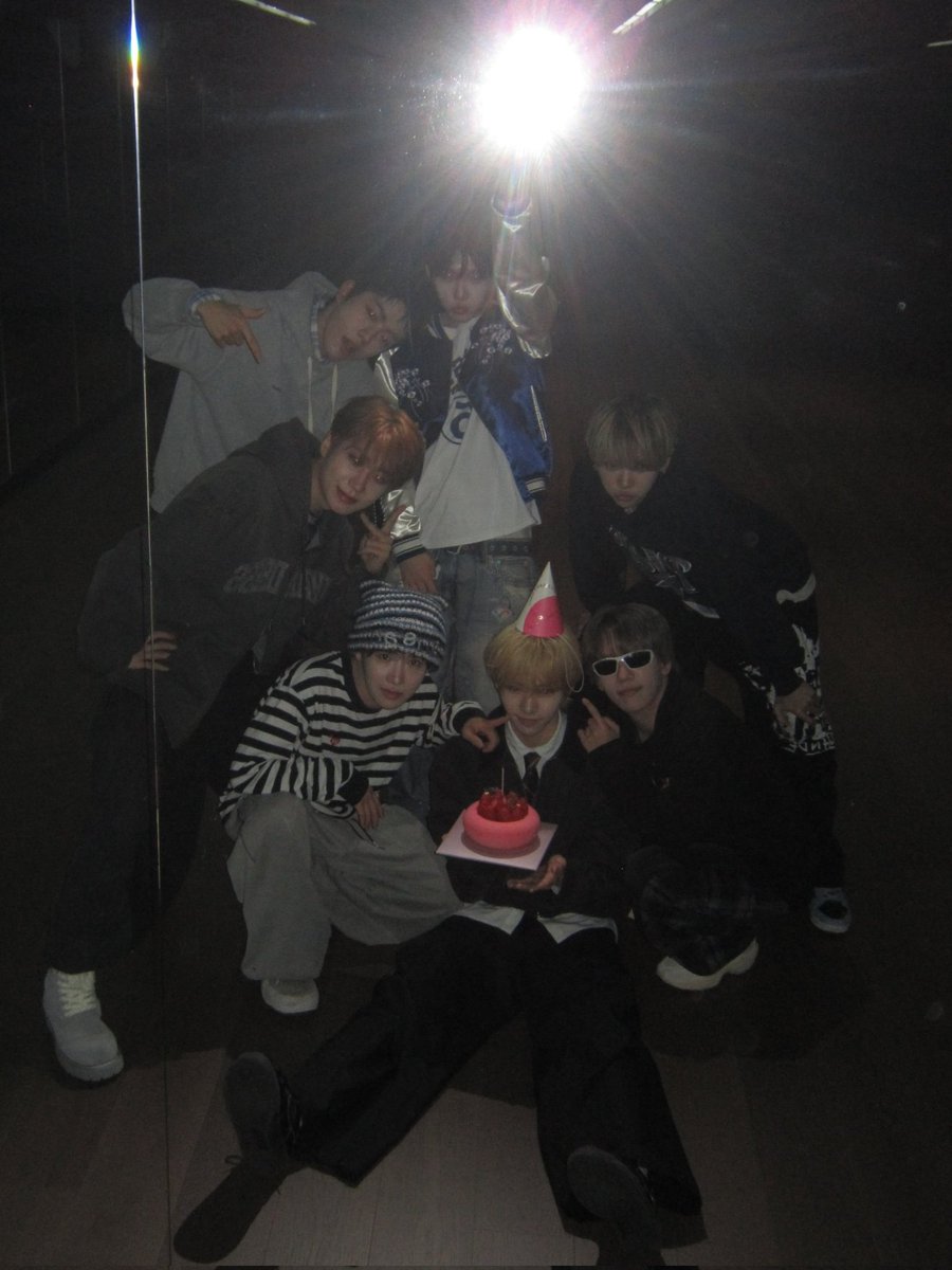 YichenGlobal's tweet image. [💌] 260122 Modyssey SNS Update

Yichen's birthday message to Zheyi:
"Love you. A new age has begun~ I hope you always keep smiling, do what you love, and walk the path you want to walk. I hope you shine from within, and stay happy and healthy. May good luck be with you. Happy…