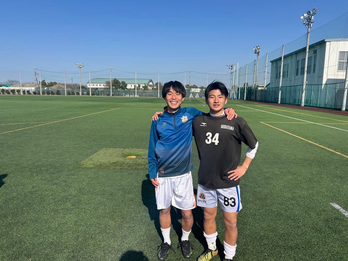 vivaio_watanabe's tweet photo. 文教大学1年の高橋知希（向山イレブン→V→八千代）からLINEが。春から落合泰匠（VJr.→V06→船橋芝山）が文教大学に進学するのでサッカー部の藤原監督が挨拶をしたいとのこと。落合の体験時の写真までいただいた。大学の監督さんがジュニアユースのチームに挨拶とは高橋👏と落合👏の素晴らしさよ。↓ https://t.co/ZnwRIlHNdQ