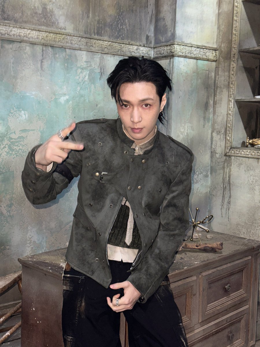 weareoneEXO's tweet image. 전부를 걸게 🗡️ 

#EXO #엑소 #weareoneEXO
#Crown #REVERXE