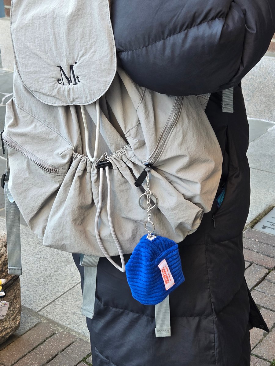 project_ilda's tweet photo. 연극 #살아있는자를수선하기

MD 판매 안내

👝파우치 키링이 금일 입고되었습니다.

⁕ 오늘 1/22(목) 19시 30분 공연부터 MD 부스에서 구매하실 수 있습니다.
⁕ 추가 입고 상품은 별도 공지로 안내드리겠습니다.

ㅡ
연극 <살아있는 자를 수선하기>
2026.01.13 - 03.08
국립정동극장

#연극 #살아있는자를수선하기