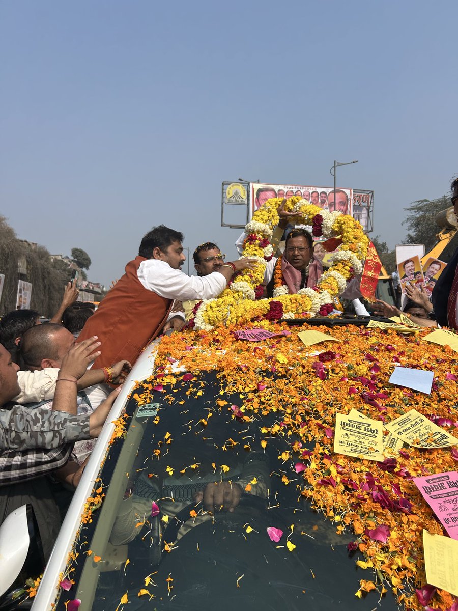 BJYM_AnkitOf's tweet photo. आज कानपुर जनपद की पवन धरती पर प्रथम आगमन पर प्रदेश अध्यक्ष मा0 @MPPankaj63 जी का स्वागत करते हुए पूरी युवा मोर्चा टीम के साथ ।💐💐 https://t.co/eSLKNZGW2P
