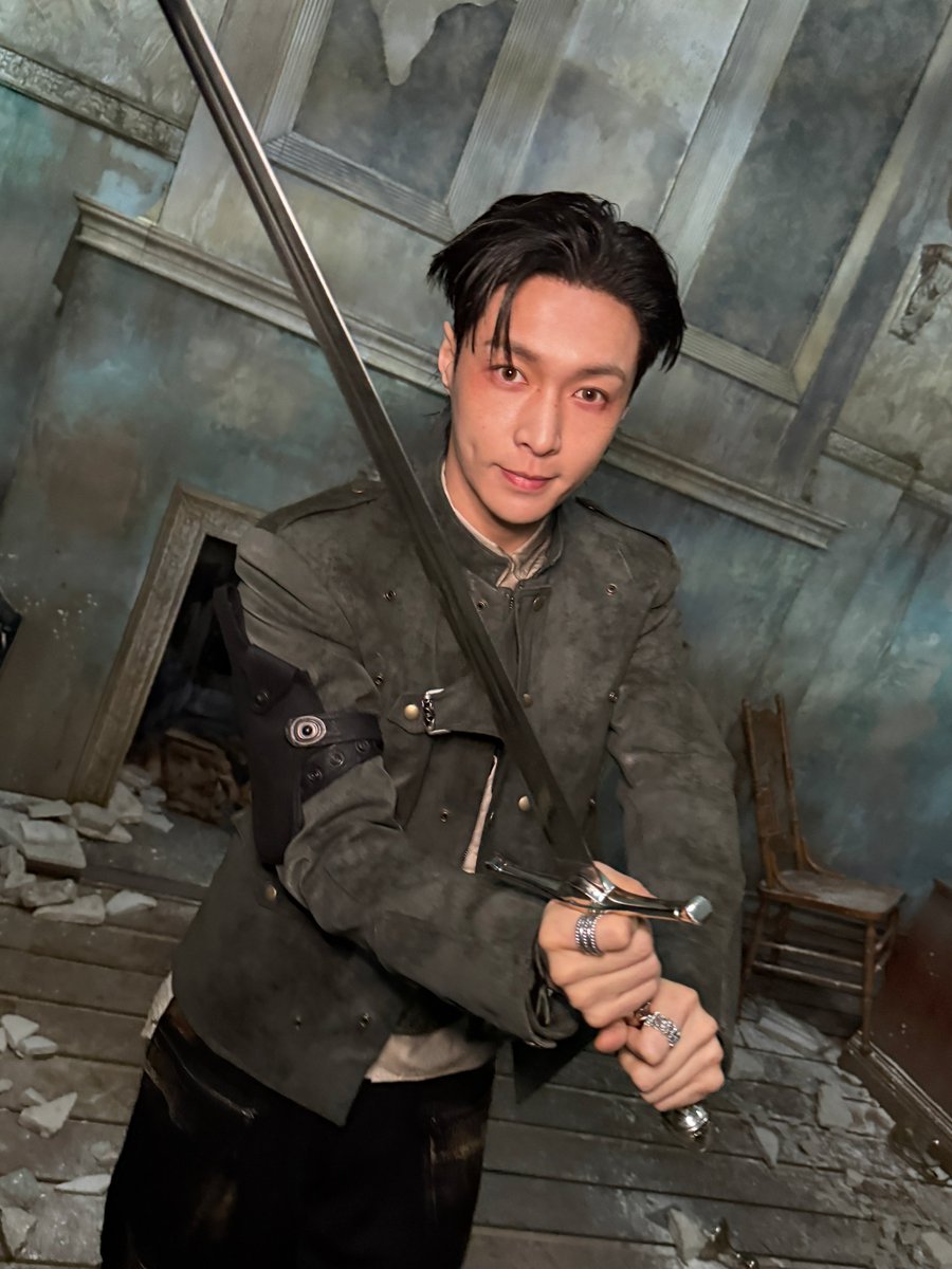weareoneEXO's tweet image. 전부를 걸게 🗡️ 

#EXO #엑소 #weareoneEXO
#Crown #REVERXE