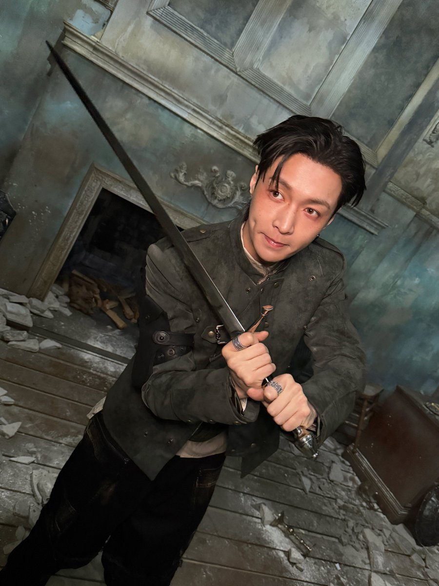 weareoneEXO's tweet image. 전부를 걸게 🗡️ 

#EXO #엑소 #weareoneEXO
#Crown #REVERXE