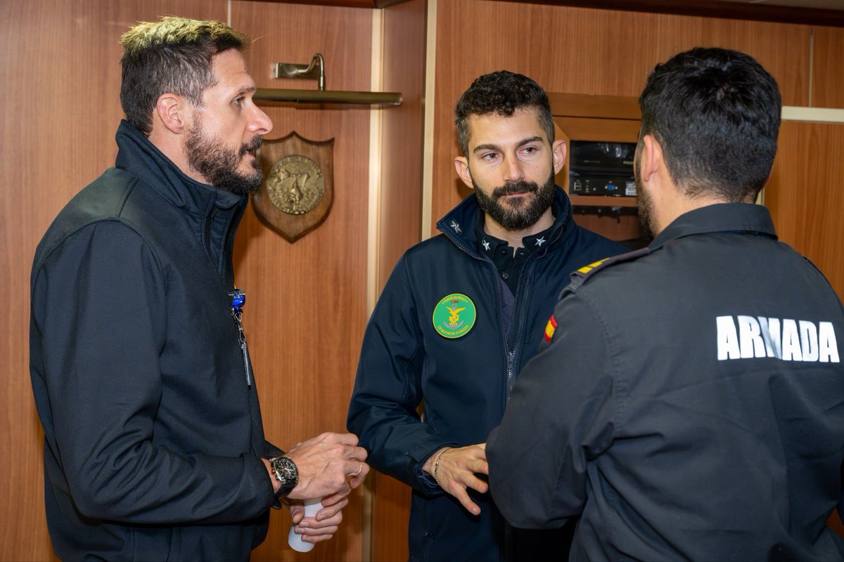 ItalianNavy's tweet image. “Buen viento y mejor mar”.
Il Contrammiraglio Antonio Tánago, comandante dell’#ExpeditionaryGroup della @Armada_esp, ha fatto visita all’equipaggio di nave #Alpino in sosta logistica a #Rota.
La fregata italiana, ha ripreso poi la sua navigazione nell’Oceano Atlantico dove