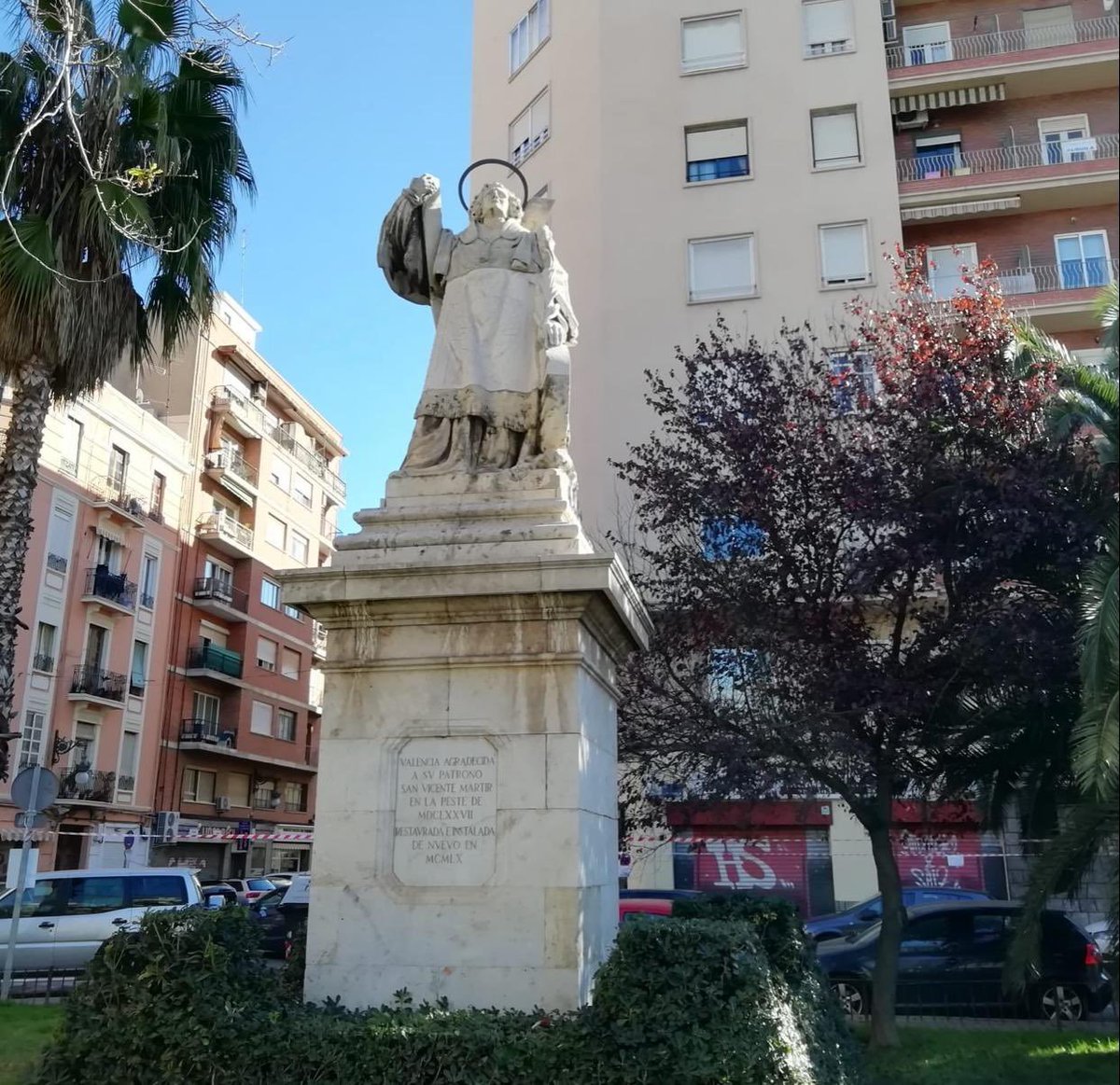 AjuntamentVLC's tweet image. 🔶 Hui és el dia del patró de #València  #SantVicent Màrtir ✝️

⚫ Recorda que, pel dol oficial per l'accident ferroviari d'#Adamuz, no hi ha mascletà🧨ni desfilada del🧵Gremi de Sastres i Modistes i es manté la tradicional missa, la processó (11:30 h) i el Baptisme (12:00 h).