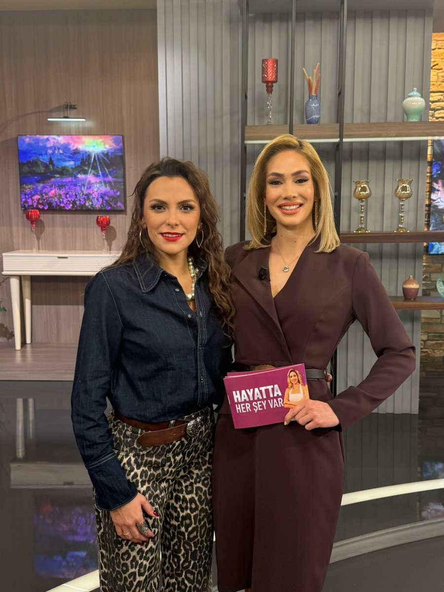 beyaztv's tweet photo. 12 Burç ekran başına❗
Burcunuzu neler bekliyor? 
Astrolog Damla Ündar tüm burçları Hayatta Her Şey Var'da yorumluyor!

Aslı Cankat'ın sunduğu Hayatta Her Şey Var canlı yayınla şimdi Beyaz TV'de! 

#hayattaherseyvartv #burçyorumu #burç @damlaundar #uzman #sağlık #sabahprogramları https://t.co/CEQHRPzvAA