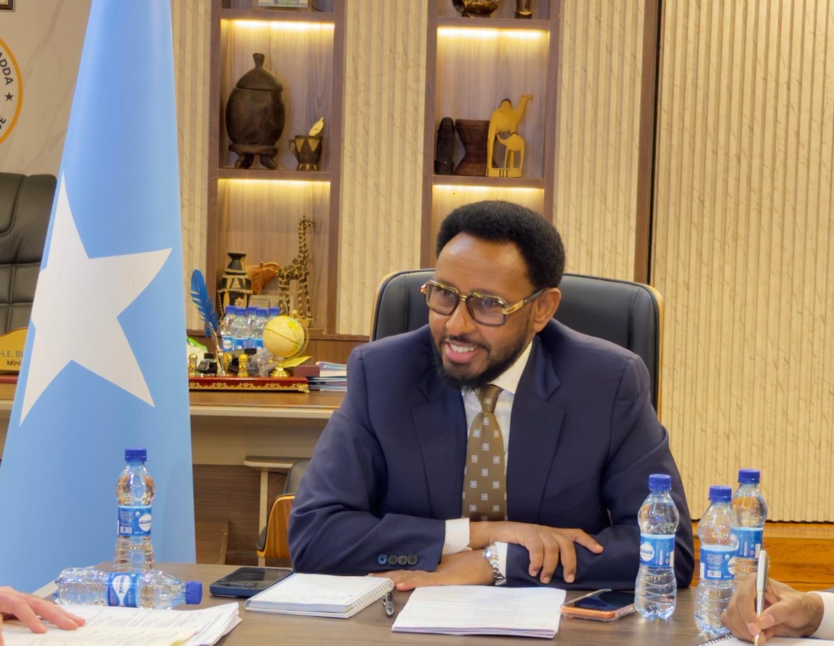 I saw some social media folks attacking <a href="/SalahJama/">Salah Jama</a>, Somalia’s Deputy Prime Minister, who is currently attending the World Economic Forum.

First of all, the WEF is an INVITE-ONLY forum — governments do not go or “send” people there; organizers invite participants and speakers.