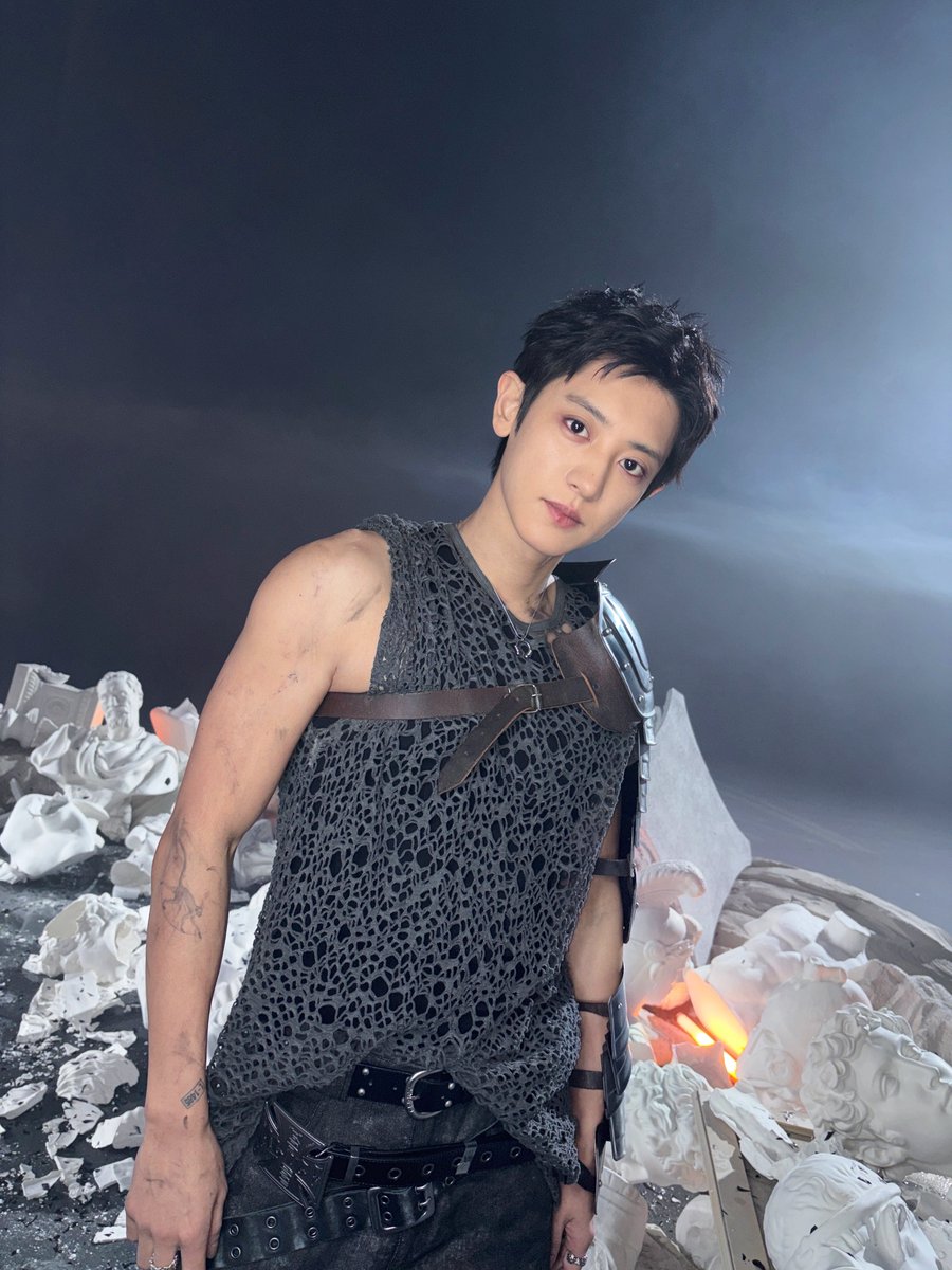 EXO tweet media