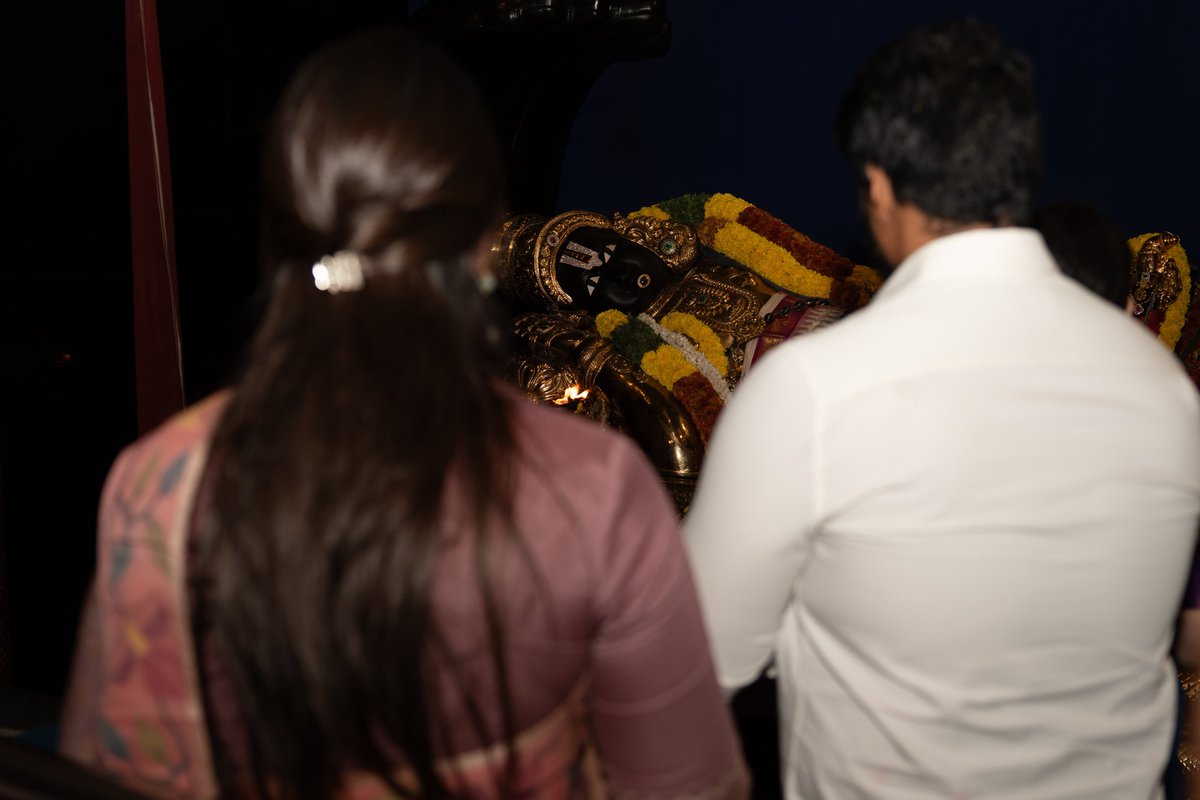 Nikhil_Kumar_k's tweet photo. ಜನ್ಮದಿನವಾದ ಇಂದು ಕುಟುಂಬ ಸಮೇತರಾಗಿ ಜೆ.ಪಿ ನಗರದಲ್ಲಿರುವ ಶ್ರೀ ತಿರುಮಲಗಿರಿ ಶ್ರೀ ಲಕ್ಷ್ಮೀ ವೆಂಕಟೇಶ್ವರ ದೇವಾಲಯಕ್ಕೆ ತೆರಳಿ, ವಿಶೇಷ ಪೂಜೆ ಸಲ್ಲಿಸಿ, ಸ್ವಾಮಿಯ ದರ್ಶನ ಪಡೆದು, ನಾಡಿನ ಕಲ್ಯಾಣಕ್ಕಾಗಿ ಪ್ರಾರ್ಥಿಸಲಾಯಿತು.

#ಶ್ರೀಲಕ್ಷ್ಮೀವೆಂಕಟೇಶ್ವರ https://t.co/A09L0WXVzO