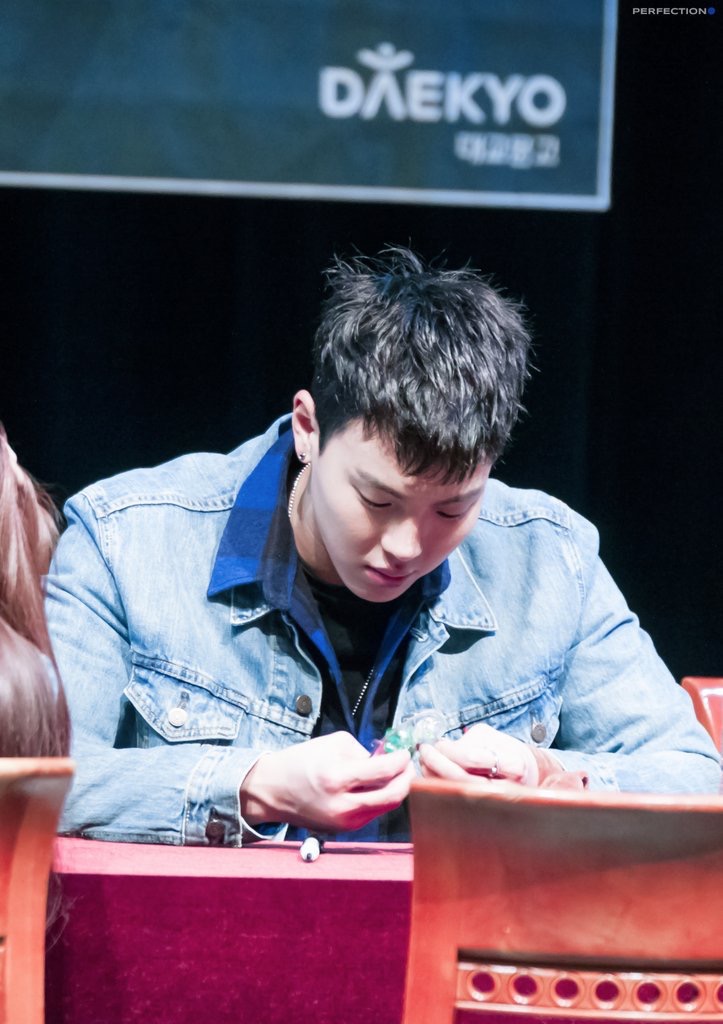 cottamon3's tweet image. 많이 좋아했던 셔누 네컷 😋