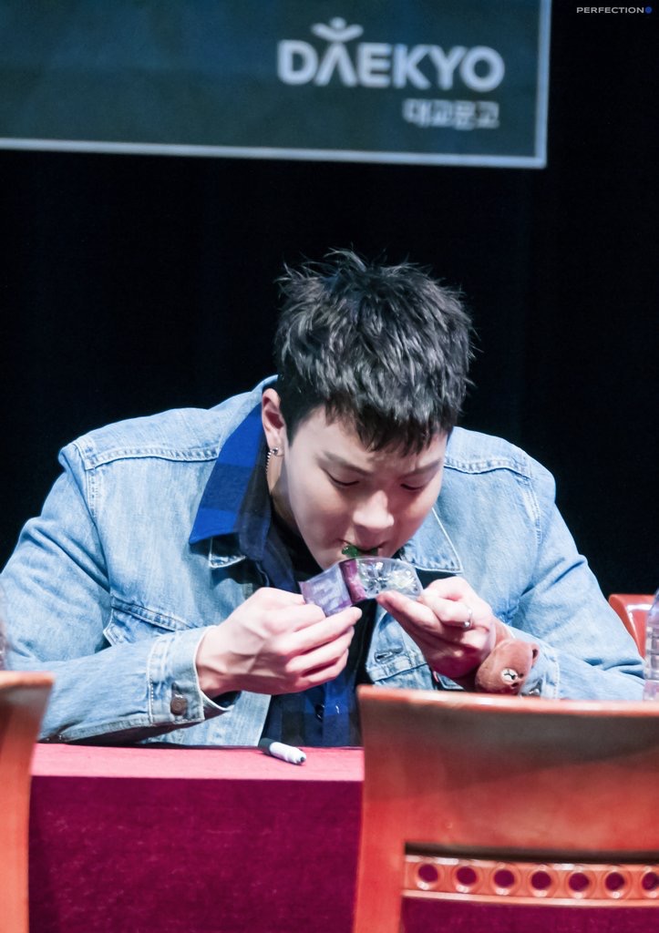 cottamon3's tweet image. 많이 좋아했던 셔누 네컷 😋