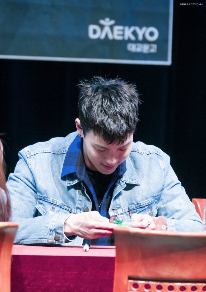 cottamon3's tweet image. 많이 좋아했던 셔누 네컷 😋