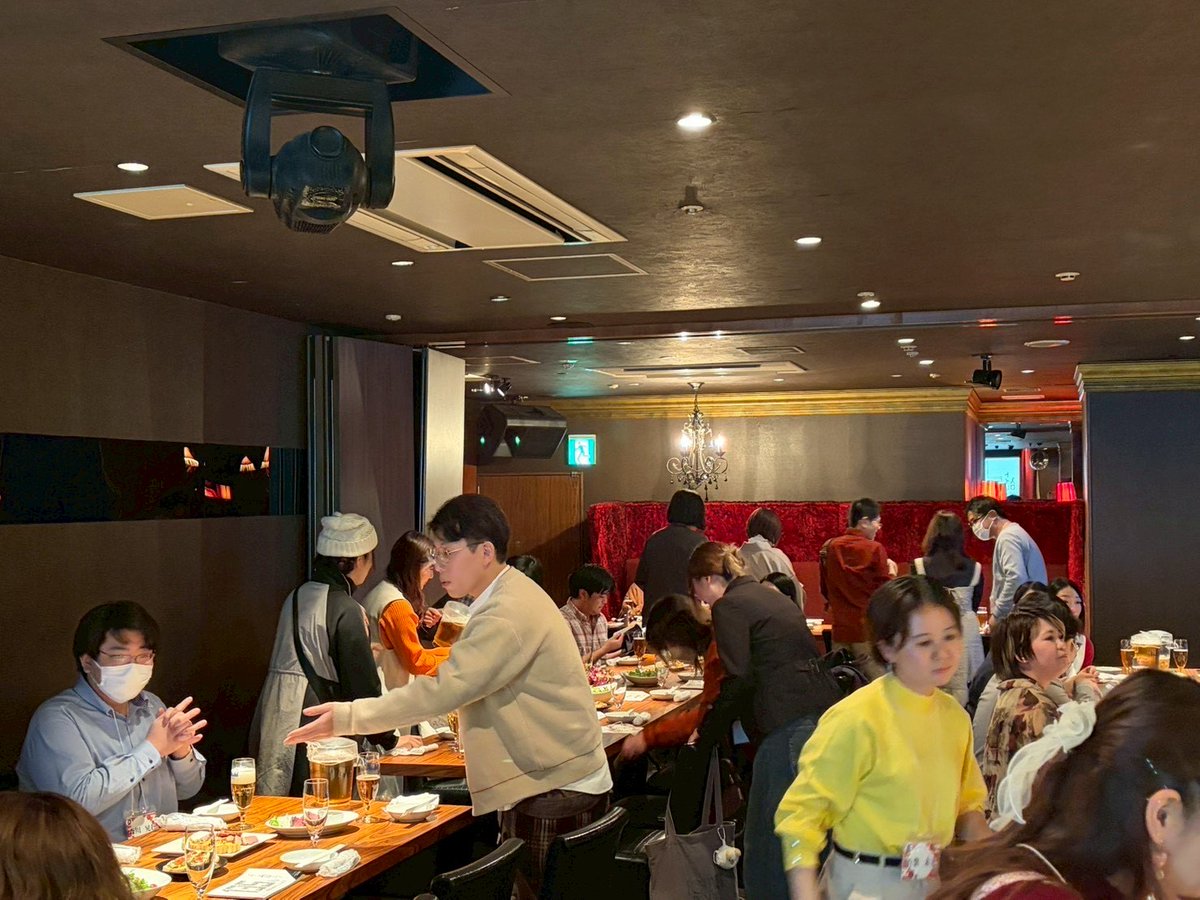 【トピック/大阪】1/16（金）にキャラ大阪で毎年恒例のキャラ新年会を開催しました。キャラのナレーター達とクイズやじゃんけん大会など様々な企画と歓談で楽しく、素敵な新出発の新年会になりました☆今年、2026年も必死のパッチで躍動してまいります。どうぞ宜しくお願いします！