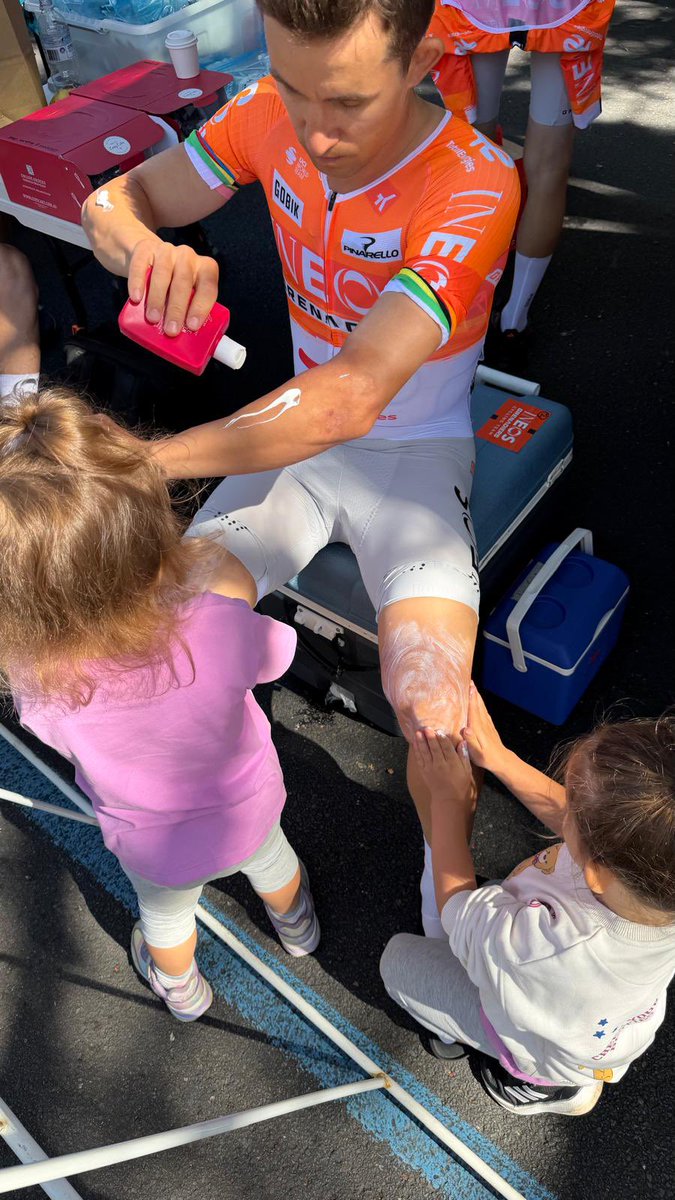 kwiato's tweet photo. Family teamwork in Australia 🫶 @tourdownunder 🇦🇺 https://t.co/HYGXydGXVN