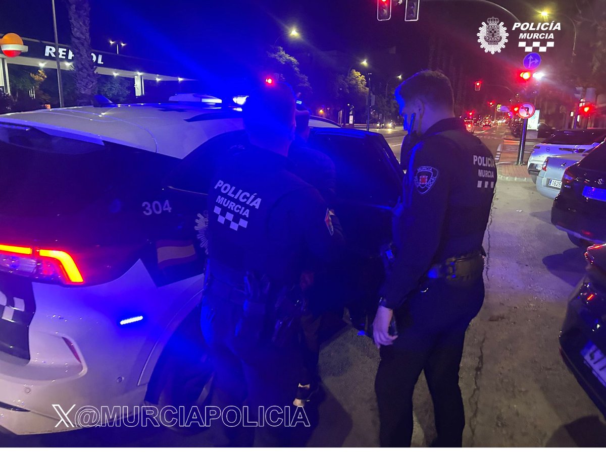 MurciaPolicia's tweet photo. Ayer, unidades del GESC detuvieron a un individuo como presunto autor de un robo con violencia e intimidación en #Alquerias
La moradora fue amenazada con un🔪, quedando el autor grabado por las cámaras de la vivienda. https://t.co/4iDDbDsZay