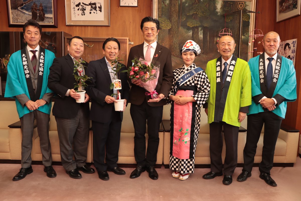 2/1から始まる第71回伊豆大島椿まつりのPRキャラバン隊がいらっしゃいました！

ミス大島の髙村さんは大島出身の漫画家とのこと！✨
期間中は椿の花びら染め体験などのイベントがあり、椿のあとは大島桜も見頃になります🌸

今年町内からの航路はありませんが、早春の伊豆旅と併せてお楽しみください！